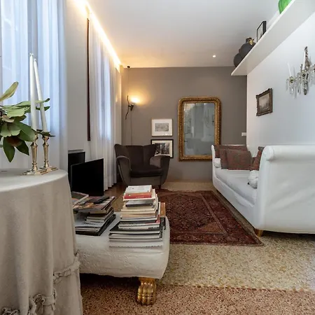 Vivaldi Apartment *